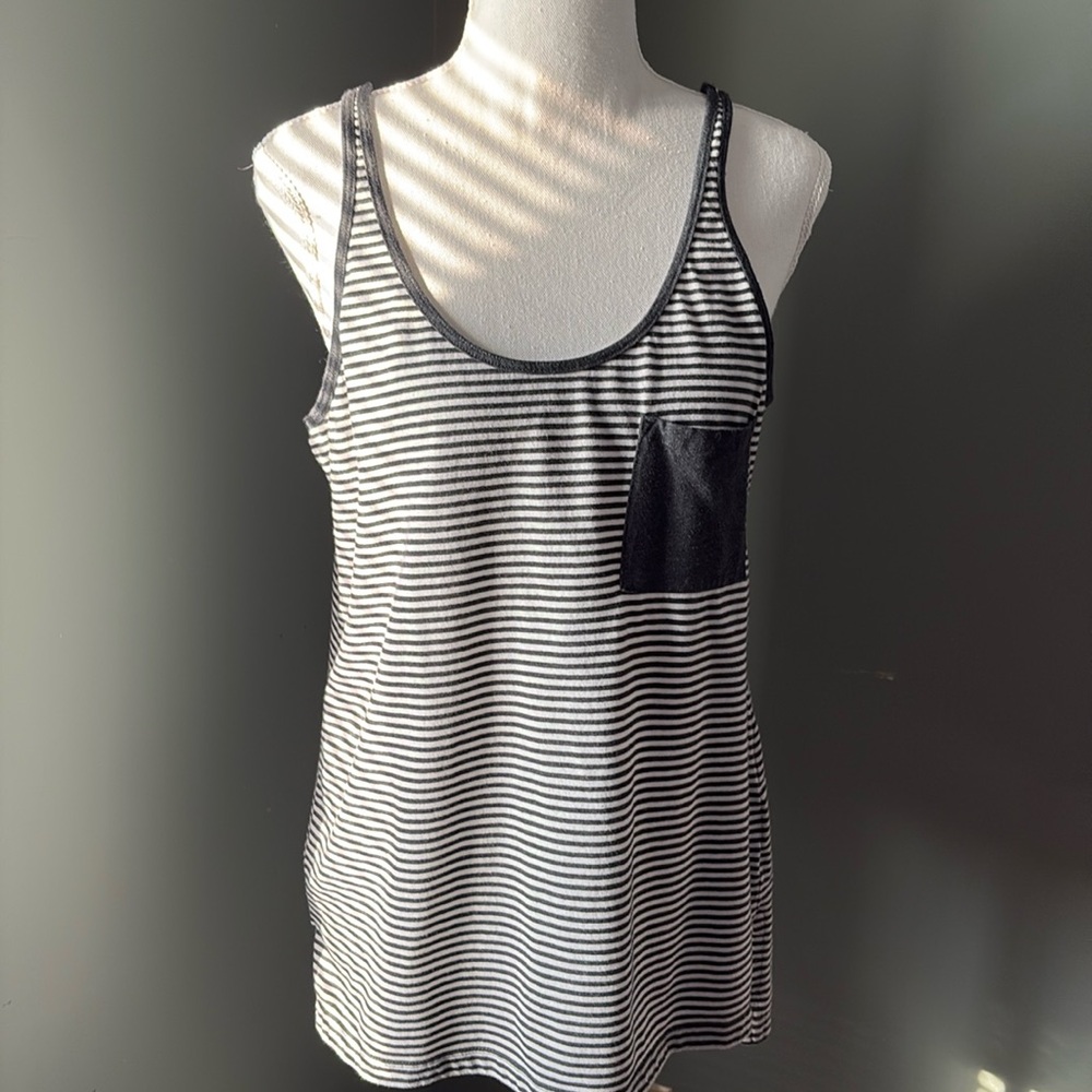 Old Navy tank top. Size medium.
